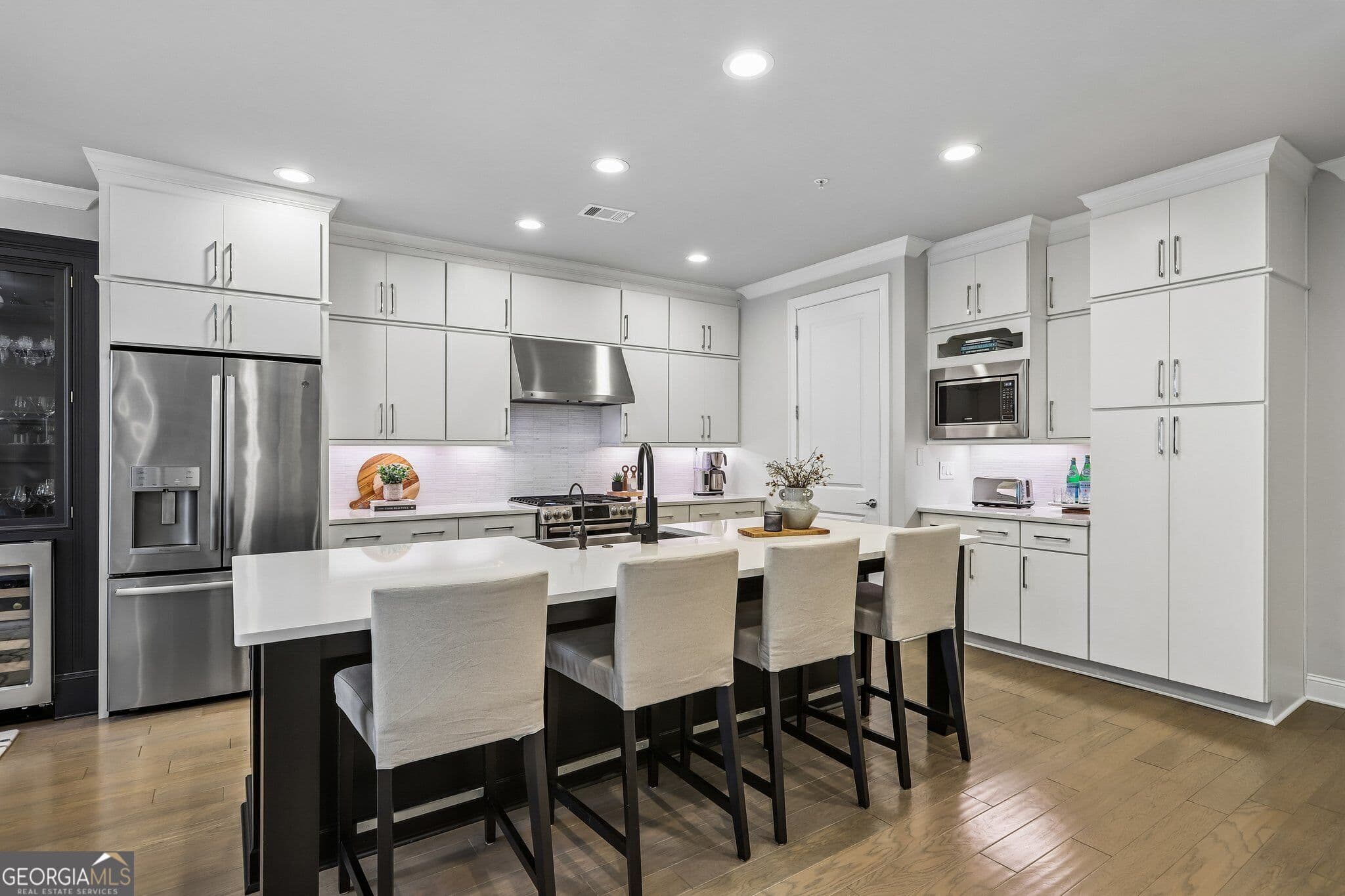 3 bedroom, 3.5 bathroom, 2,900 sq ft townhouse for sale at 202 Phillips Lane, Alpharetta, GA 30009 — photo 3