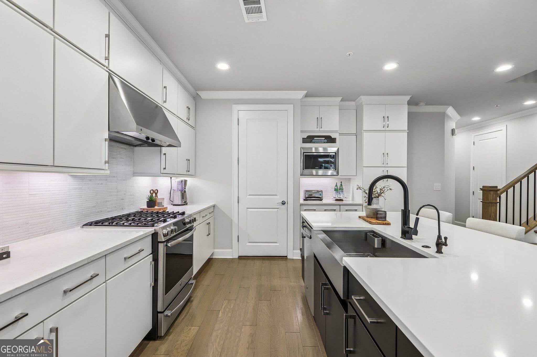 3 bedroom, 3.5 bathroom, 2,900 sq ft townhouse for sale at 202 Phillips Lane, Alpharetta, GA 30009 — photo 5
