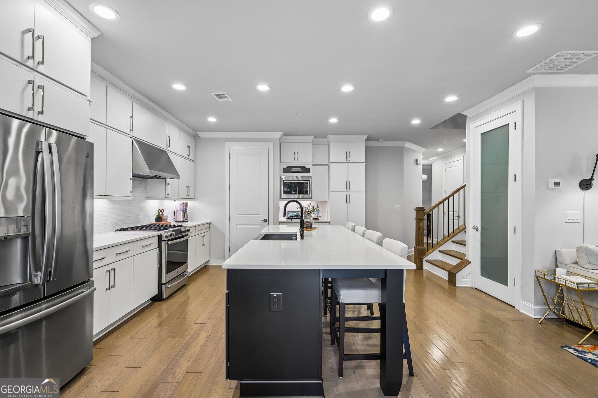 3 bedroom, 3.5 bathroom, 2,900 sq ft townhouse for sale at 202 Phillips Lane, Alpharetta, GA 30009 — photo 4