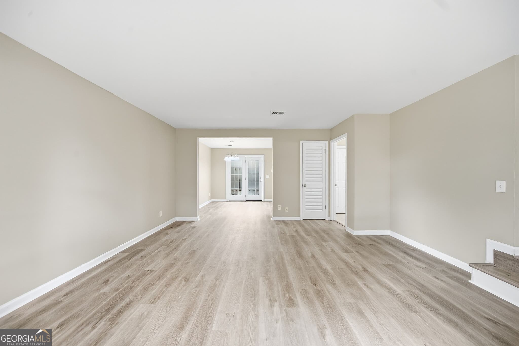 1 bedroom, 1.5 bathroom, 1,240 sq ft townhouse for sale at 992 Old Holcomb Bridge Road, Roswell, GA 30076 — photo 6