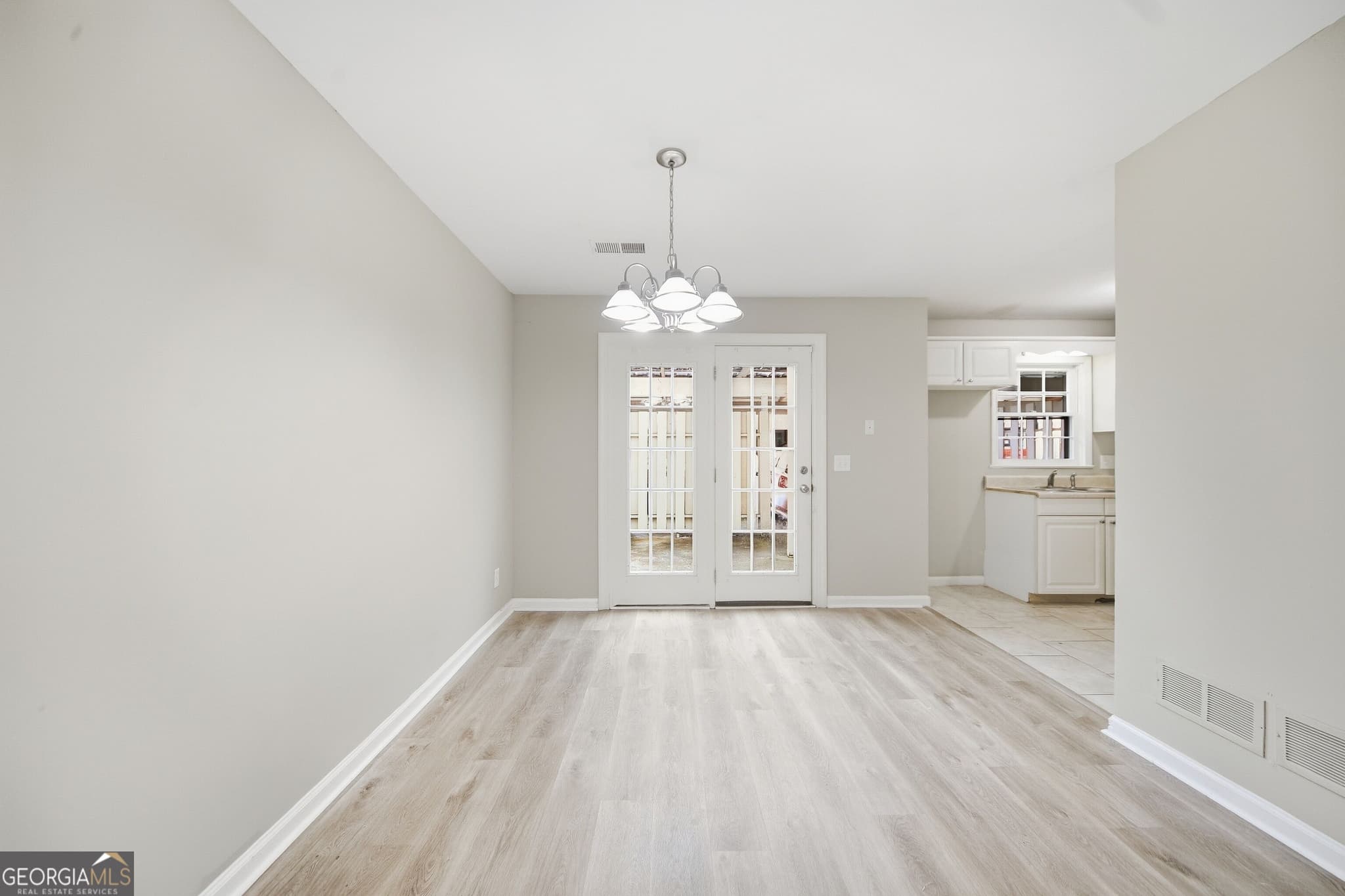 1 bedroom, 1.5 bathroom, 1,240 sq ft townhouse for sale at 992 Old Holcomb Bridge Road, Roswell, GA 30076 — photo 7