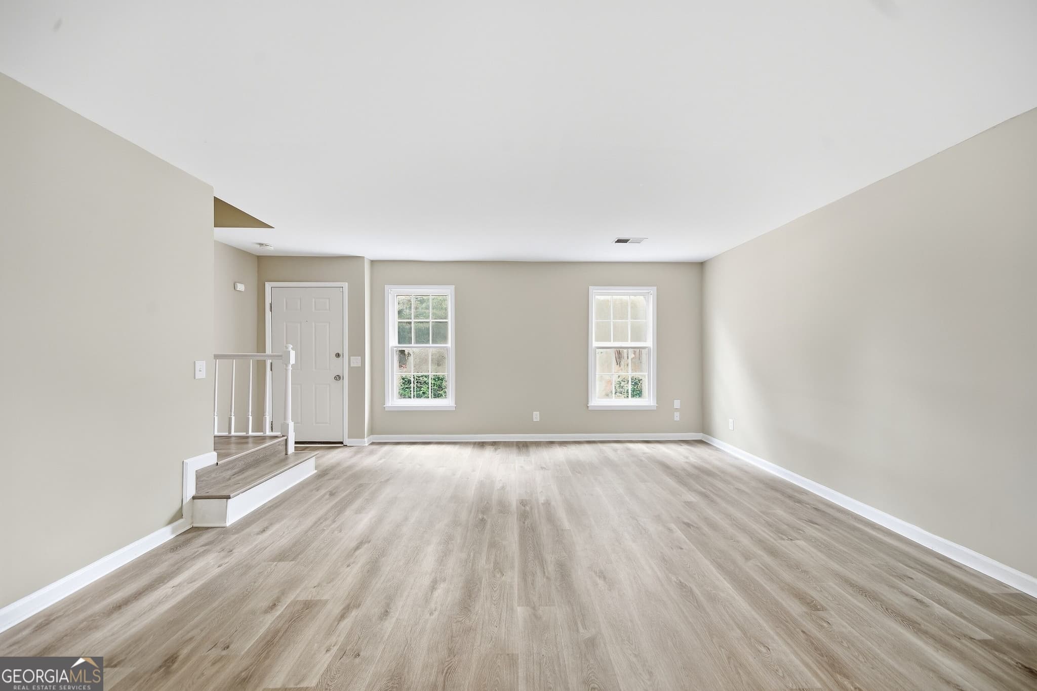 1 bedroom, 1.5 bathroom, 1,240 sq ft townhouse for sale at 992 Old Holcomb Bridge Road, Roswell, GA 30076 — photo 3