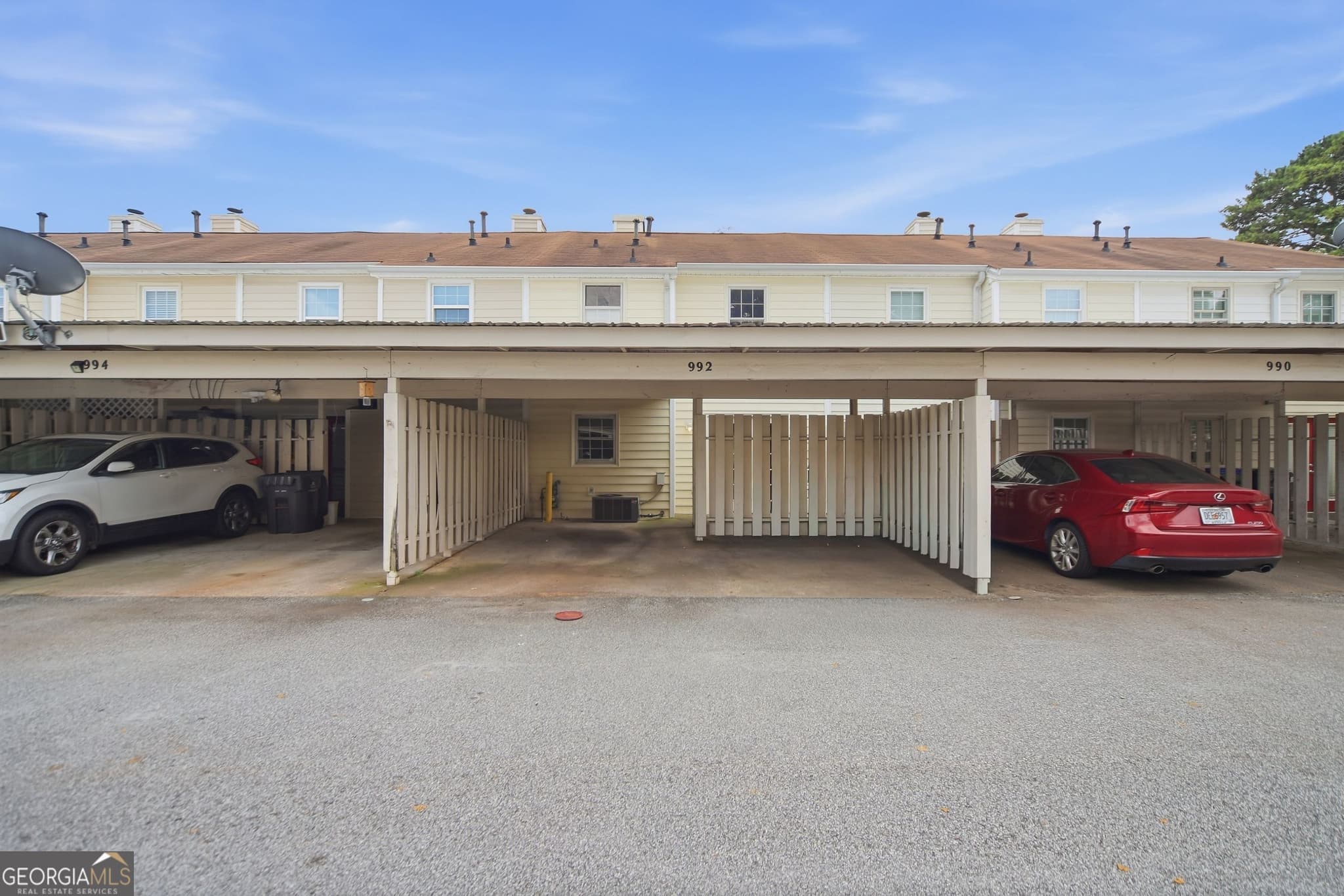 1 bedroom, 1.5 bathroom, 1,240 sq ft townhouse for sale at 992 Old Holcomb Bridge Road, Roswell, GA 30076 — photo 5