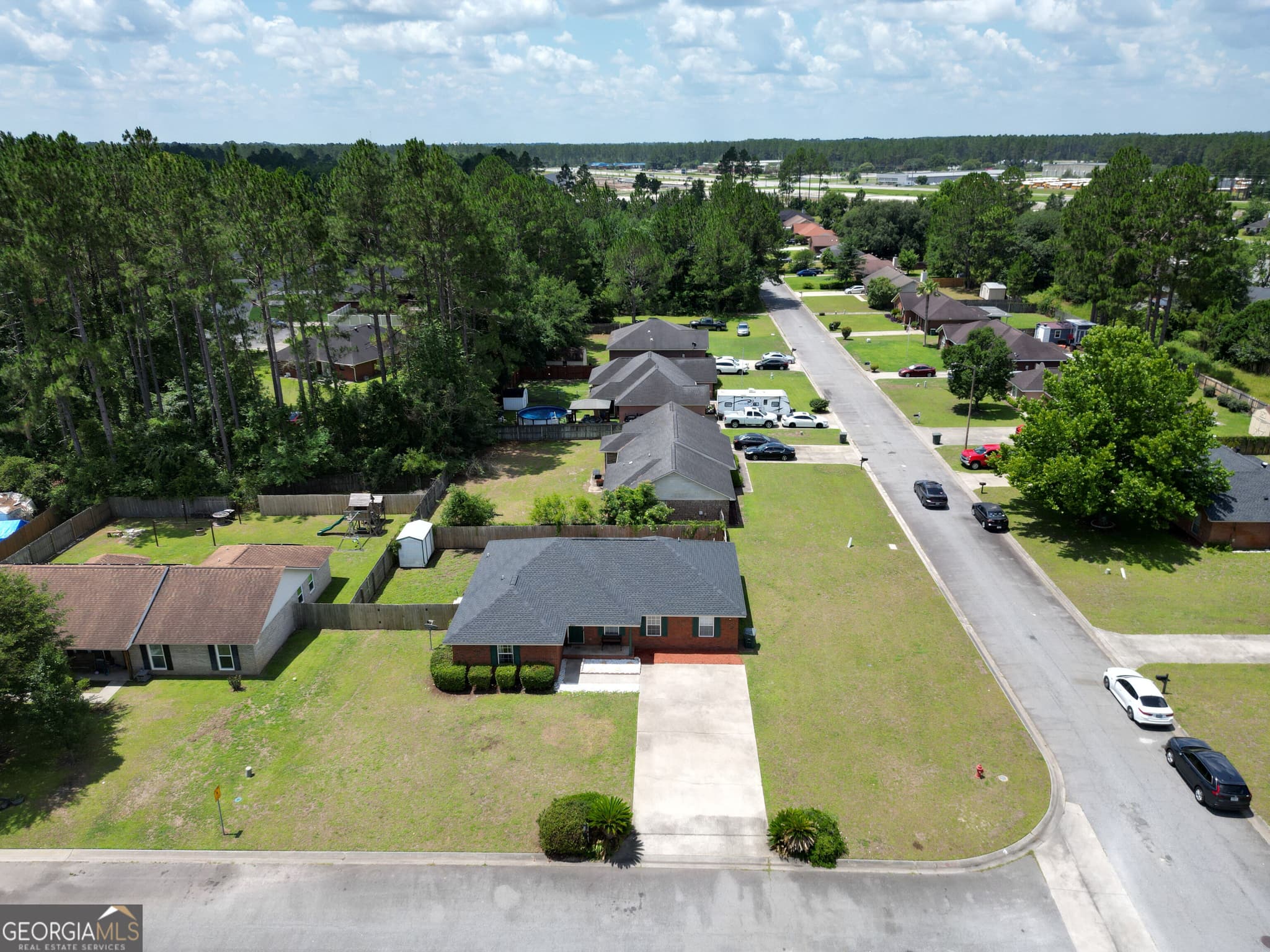 4 bedroom, 2 bathroom, 1,863 sq ft single family residence for sale at 2201 Driftwood Lane, Hinesville, GA 31313 — photo 2