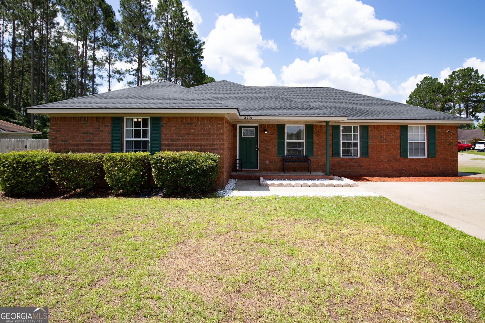 4 bedroom, 2 bathroom, 1,863 sq ft single family residence for sale at 2201 Driftwood Lane, Hinesville, GA 31313 — photo 3