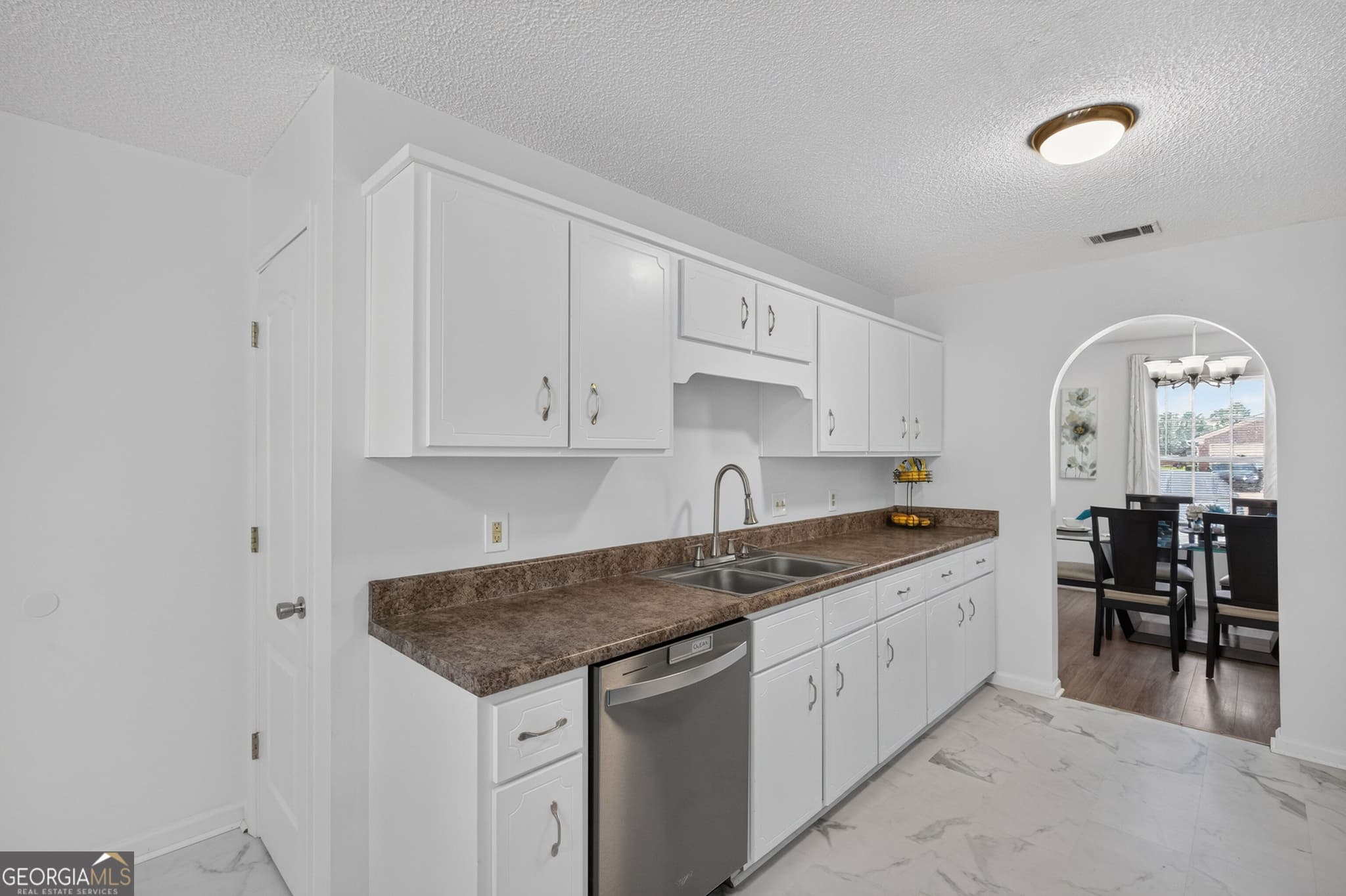 4 bedroom, 2 bathroom, 1,863 sq ft single family residence for sale at 2201 Driftwood Lane, Hinesville, GA 31313 — photo 9