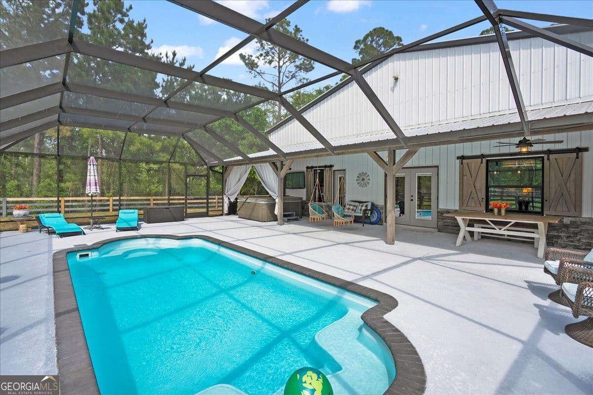 6 bedroom, 3 bathroom, 2,855 sq ft mixed use for sale at 1330 SR-110, Waynesville, GA 31566 — photo 2