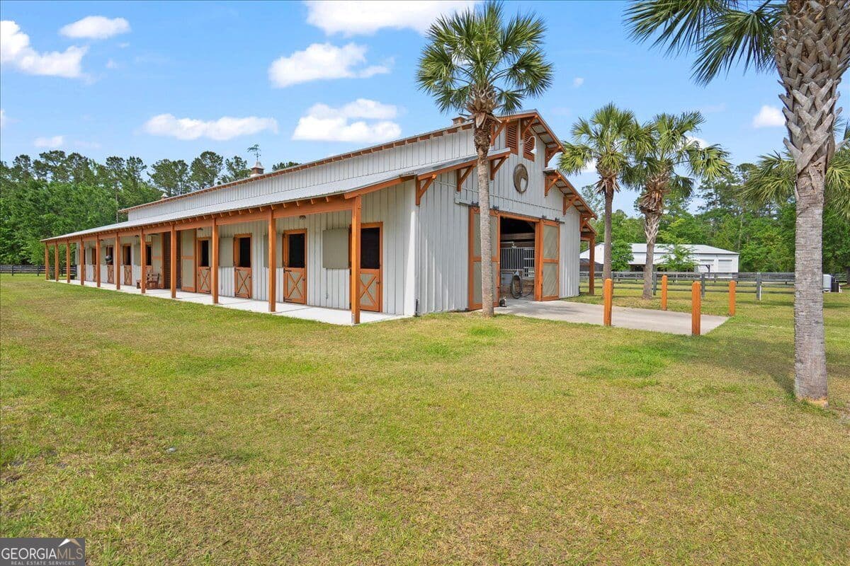 6 bedroom, 3 bathroom, 2,855 sq ft mixed use for sale at 1330 SR-110, Waynesville, GA 31566 — photo 3