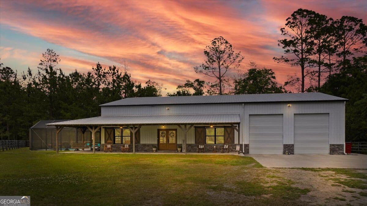 6 bedroom, 3 bathroom, 2,855 sq ft mixed use for sale at 1330 SR-110, Waynesville, GA 31566