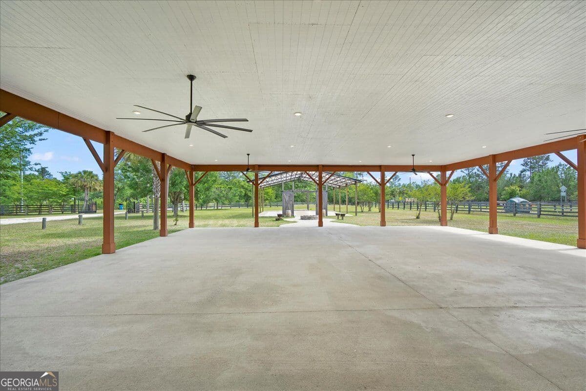 6 bedroom, 3 bathroom, 2,855 sq ft mixed use for sale at 1330 SR-110, Waynesville, GA 31566 — photo 5