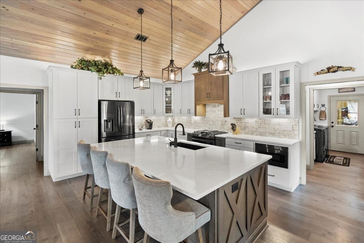 6 bedroom, 3 bathroom, 2,855 sq ft mixed use for sale at 1330 SR-110, Waynesville, GA 31566 — photo 9