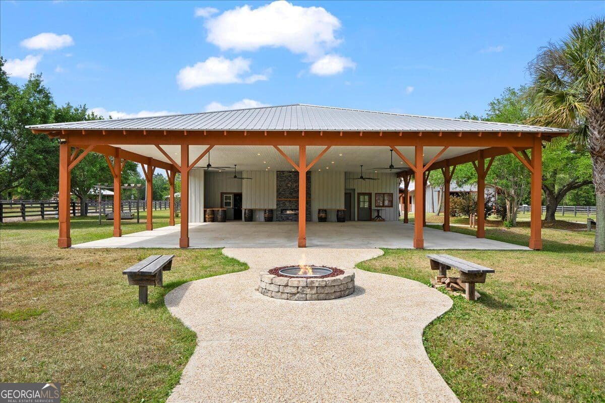 6 bedroom, 3 bathroom, 2,855 sq ft mixed use for sale at 1330 SR-110, Waynesville, GA 31566 — photo 4