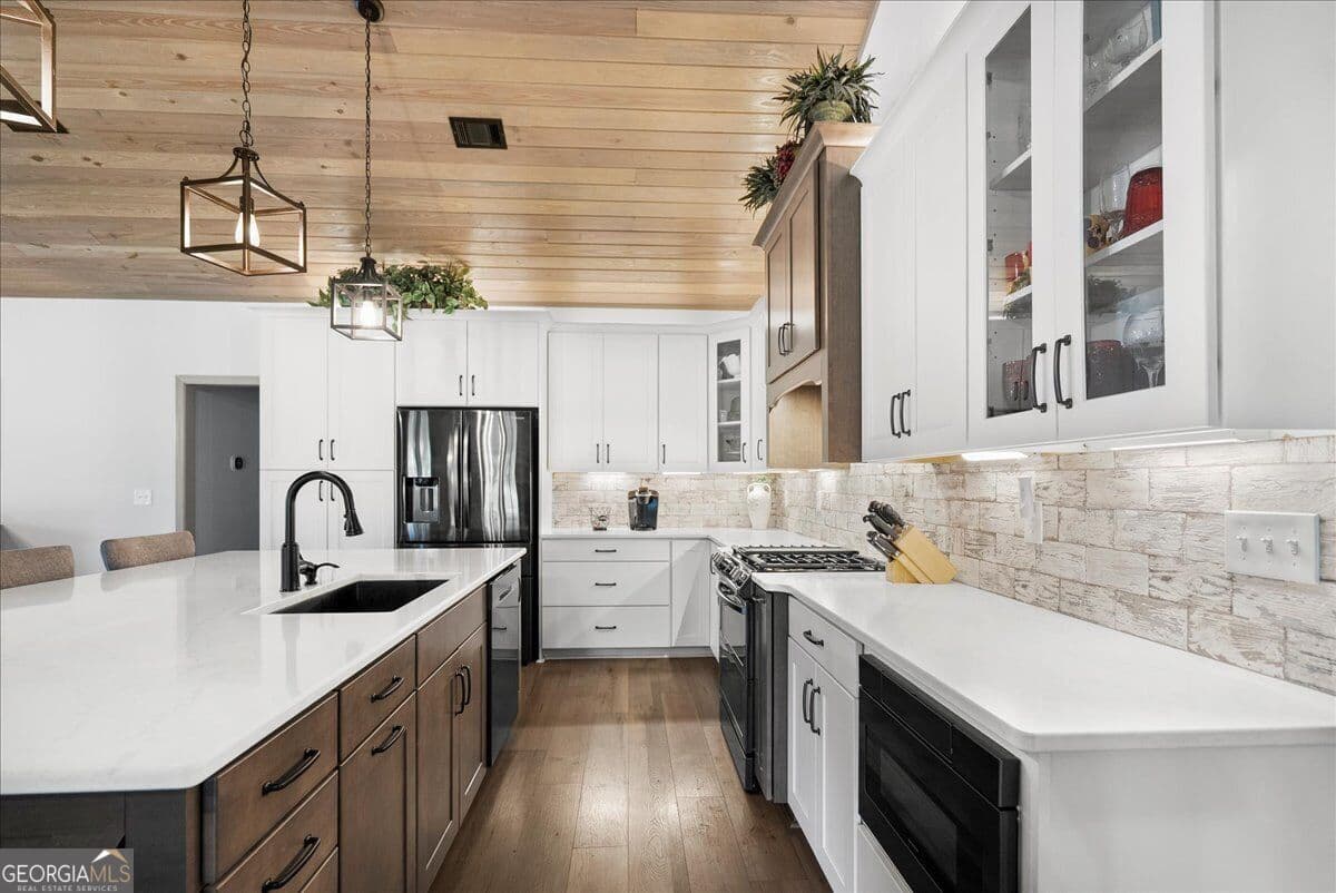 6 bedroom, 3 bathroom, 2,855 sq ft mixed use for sale at 1330 SR-110, Waynesville, GA 31566 — photo 8