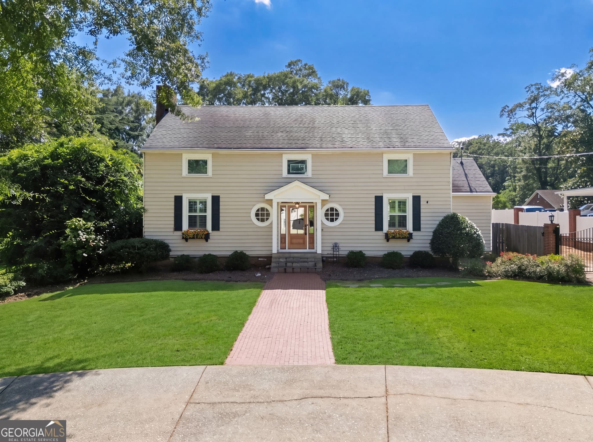 3 bedroom, 2 bathroom, 2,644 sq ft single family residence for sale at 711 Maple Drive, Griffin, GA 30224 — photo 1 of 54