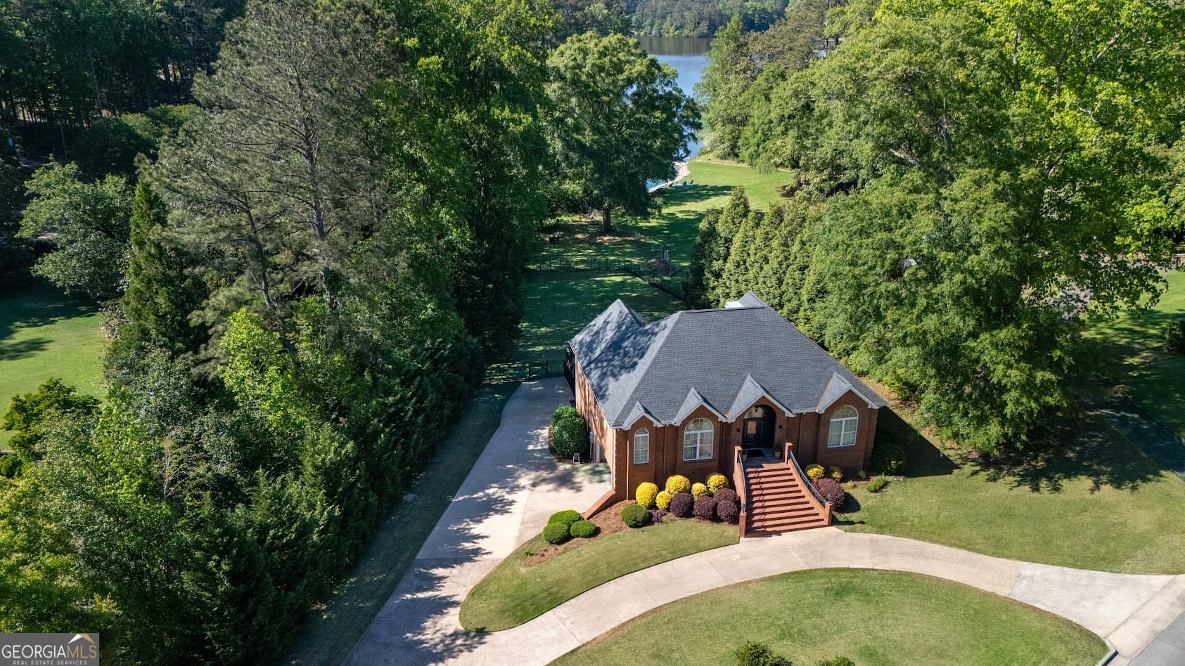 6 bedroom, 4 bathroom, 4,091 sq ft single family residence for sale at 910 Piney Woods Drive, Lagrange, GA 30240 — photo 2