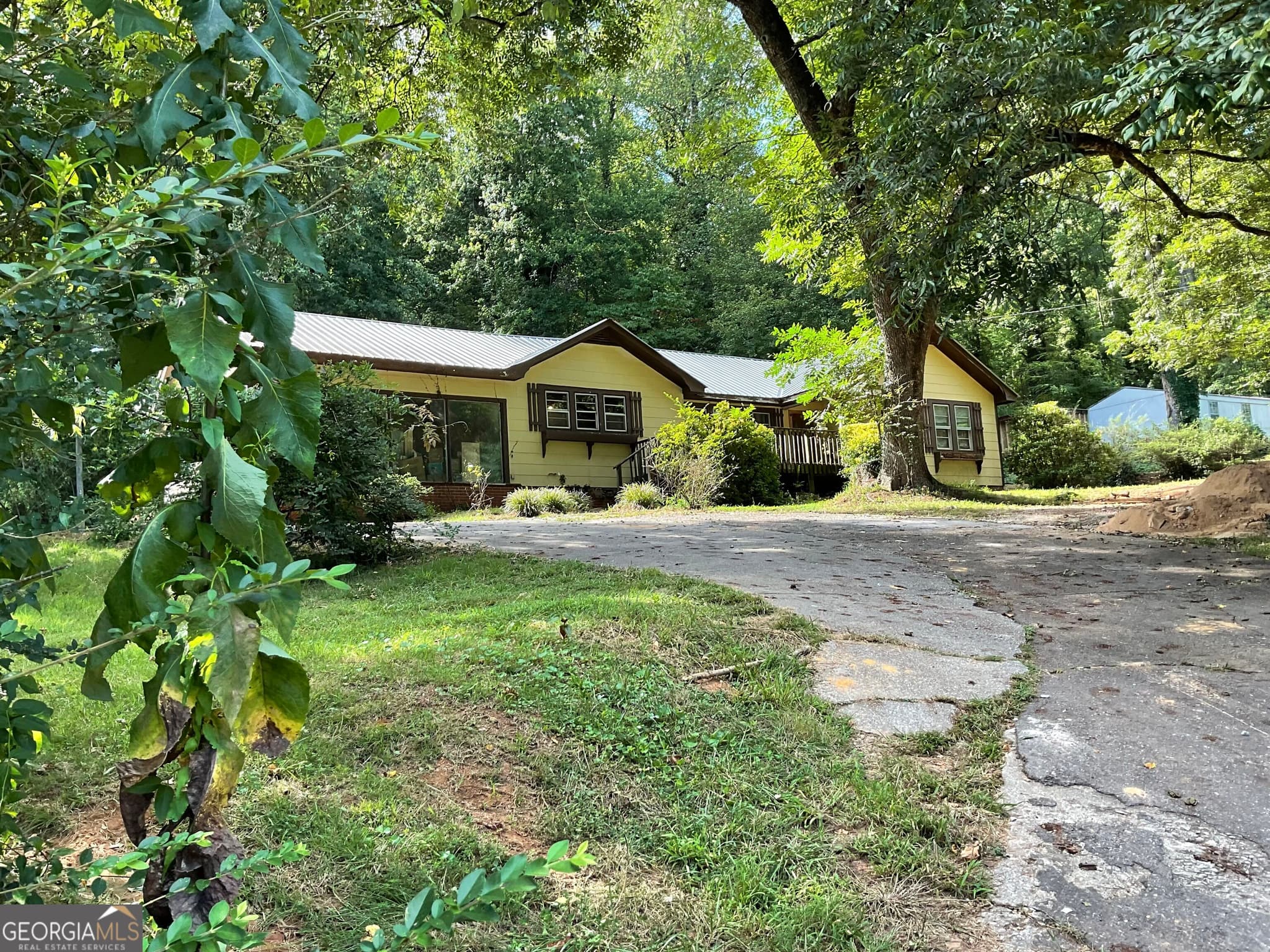 3 bedroom, 2 bathroom, 1,816 sq ft single family residence for sale at 219 North Valley Street, Clayton, GA 30525 — photo 3