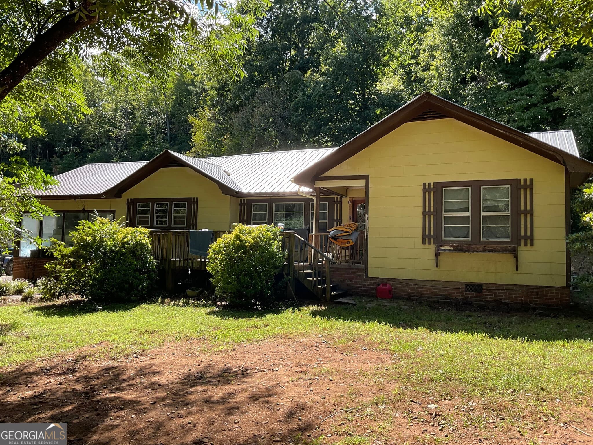 3 bedroom, 2 bathroom, 1,816 sq ft single family residence for sale at 219 North Valley Street, Clayton, GA 30525