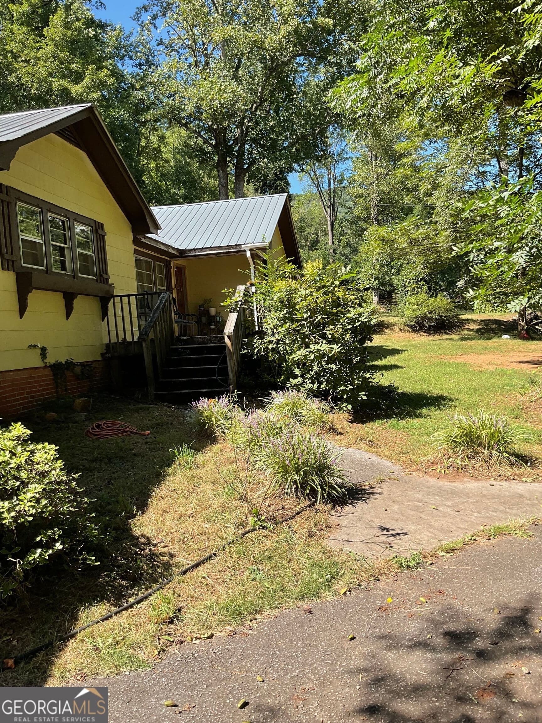3 bedroom, 2 bathroom, 1,816 sq ft single family residence for sale at 219 North Valley Street, Clayton, GA 30525 — photo 4