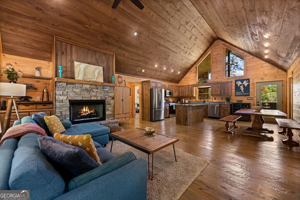 3 bedroom, 2 bathroom, 1,380 sq ft cabin,single family residence for sale at 329 Autumn Ridge Drive, Mineral Bluff, GA 30559 — photo 6