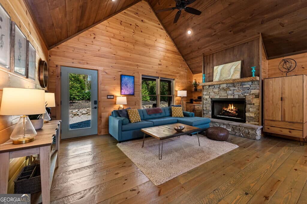 3 bedroom, 2 bathroom, 1,380 sq ft cabin,single family residence for sale at 329 Autumn Ridge Drive, Mineral Bluff, GA 30559 — photo 7