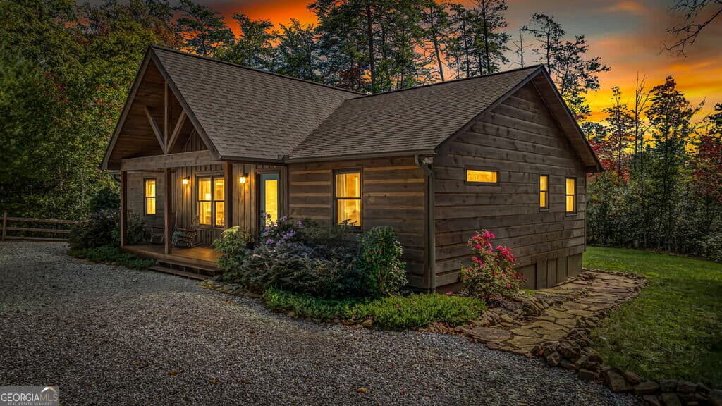 3 bedroom, 2 bathroom, 1,380 sq ft cabin,single family residence for sale at 329 Autumn Ridge Drive, Mineral Bluff, GA 30559 — photo 3