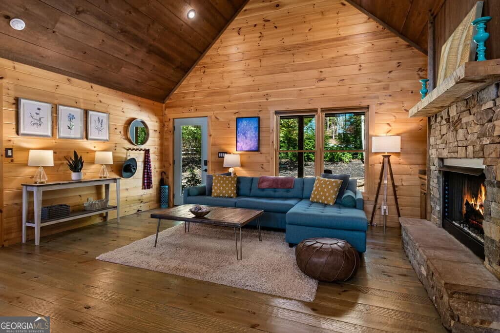 3 bedroom, 2 bathroom, 1,380 sq ft cabin,single family residence for sale at 329 Autumn Ridge Drive, Mineral Bluff, GA 30559 — photo 10