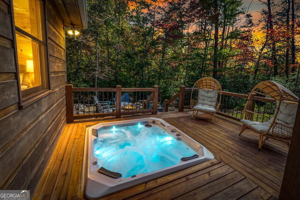 3 bedroom, 2 bathroom, 1,380 sq ft cabin,single family residence for sale at 329 Autumn Ridge Drive, Mineral Bluff, GA 30559 — photo 4