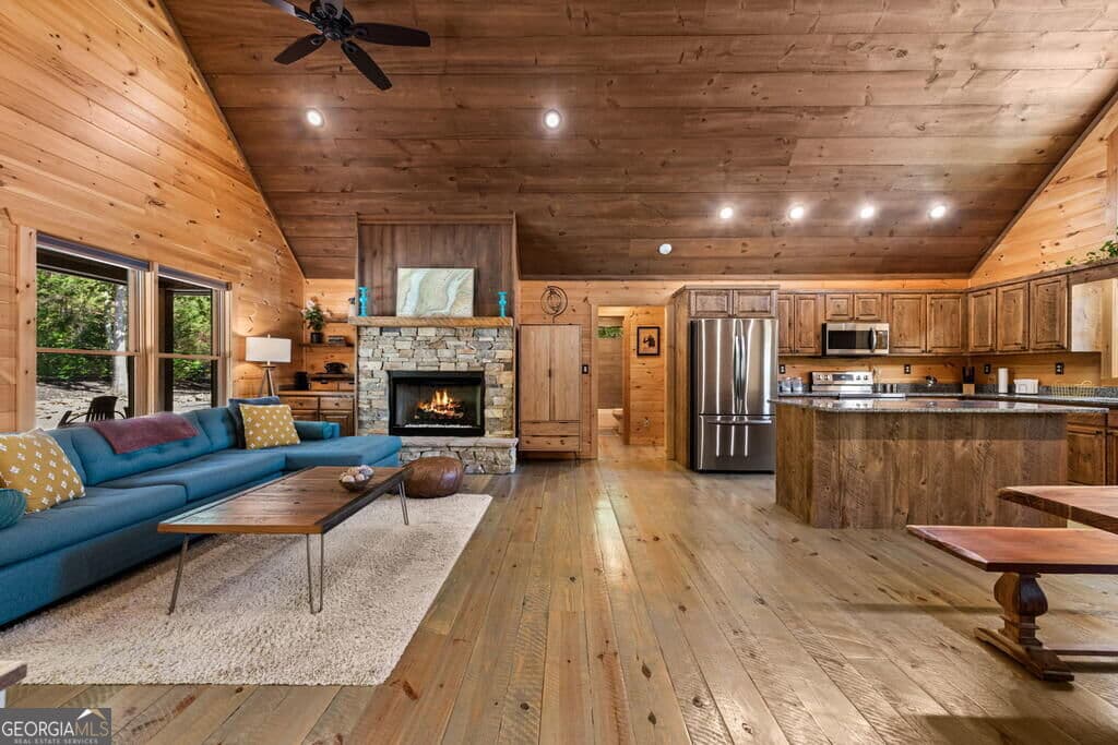 3 bedroom, 2 bathroom, 1,380 sq ft cabin,single family residence for sale at 329 Autumn Ridge Drive, Mineral Bluff, GA 30559 — photo 8