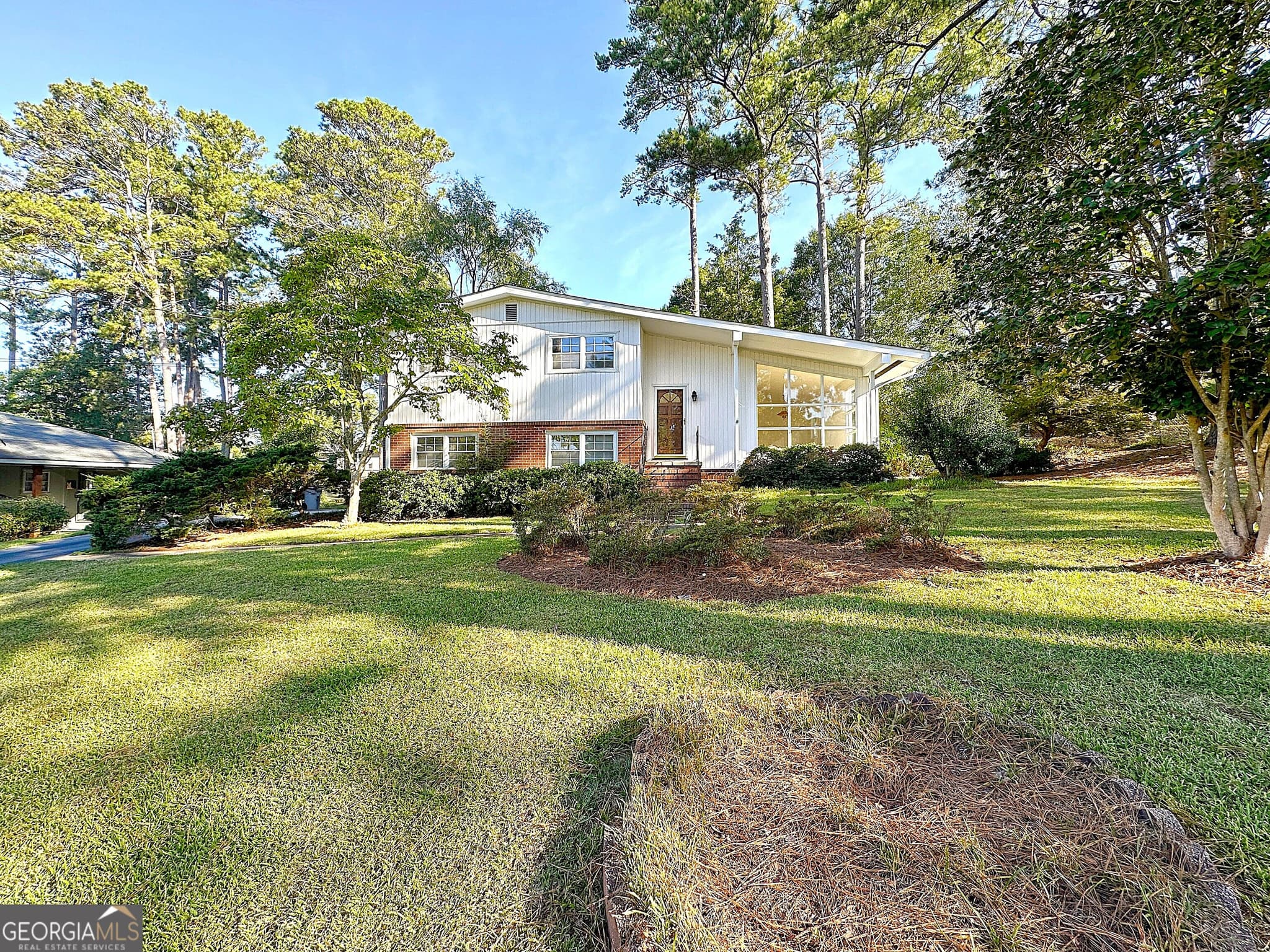 3 bedroom, 1.5 bathroom, 1,379 sq ft single family residence for sale at 136 S Chilton Crescent, Lagrange, GA 30240 — photo 2