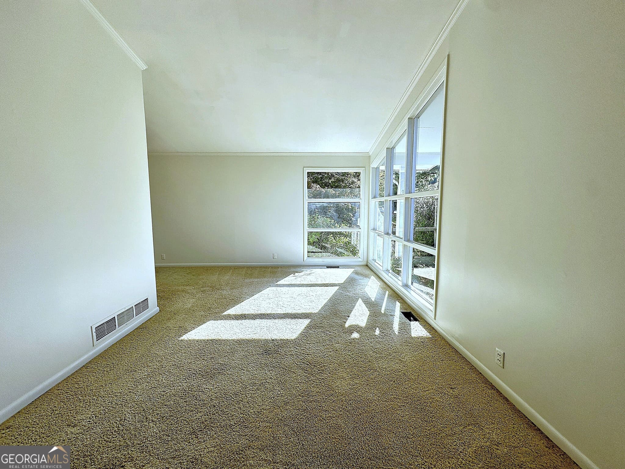 3 bedroom, 1.5 bathroom, 1,379 sq ft single family residence for sale at 136 S Chilton Crescent, Lagrange, GA 30240 — photo 5