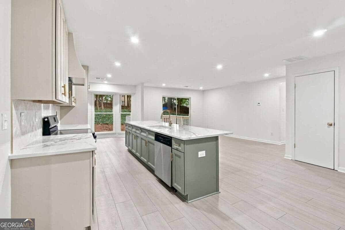 4 bedroom, 3 bathroom, 1,716 sq ft single family residence for sale at 645 Noell Way, Lilburn, GA 30047 — photo 5