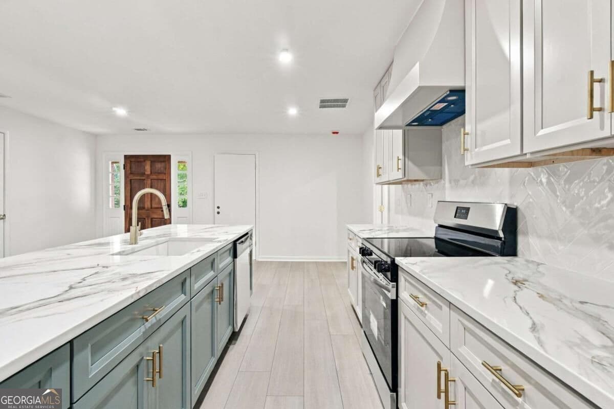 4 bedroom, 3 bathroom, 1,716 sq ft single family residence for sale at 645 Noell Way, Lilburn, GA 30047 — photo 9