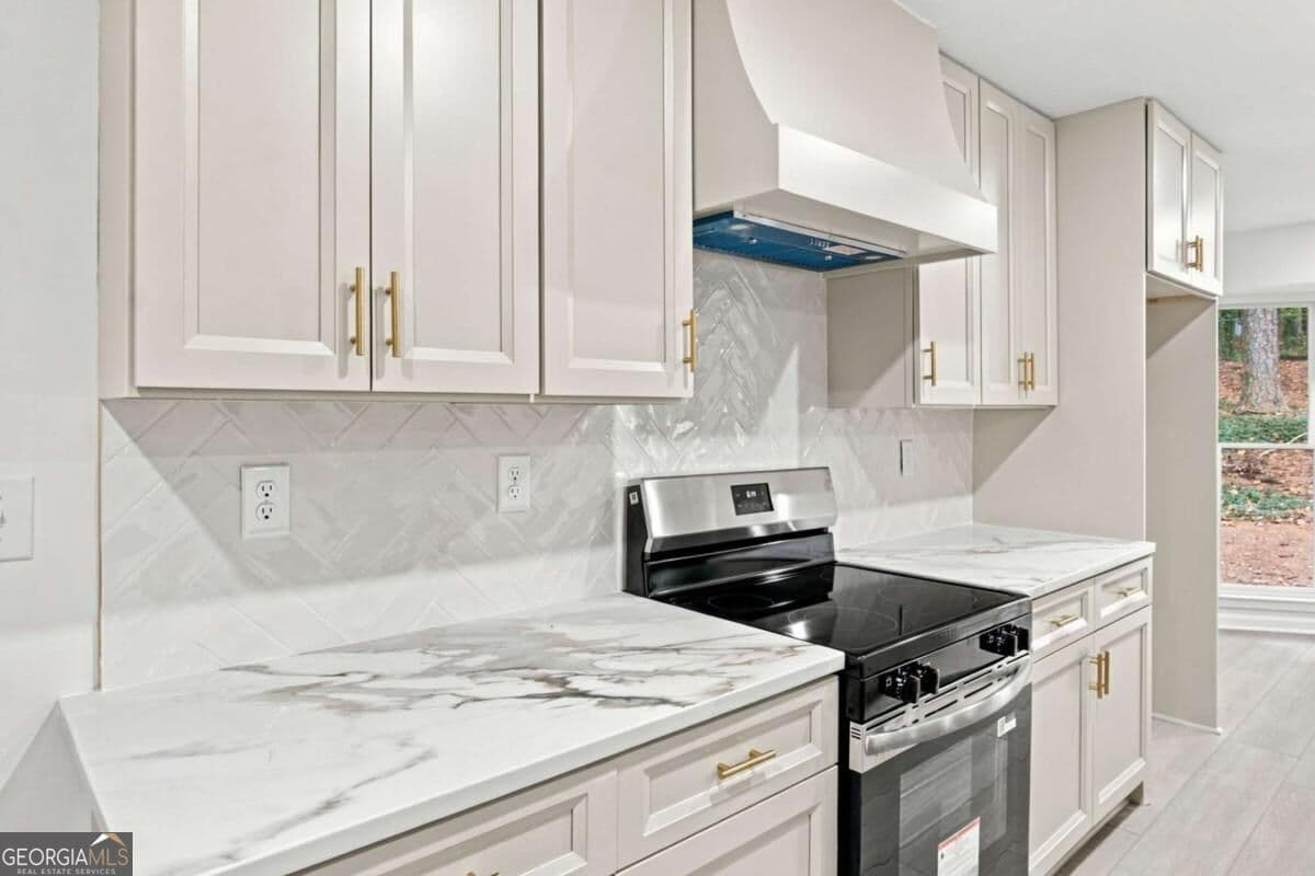 4 bedroom, 3 bathroom, 1,716 sq ft single family residence for sale at 645 Noell Way, Lilburn, GA 30047 — photo 8
