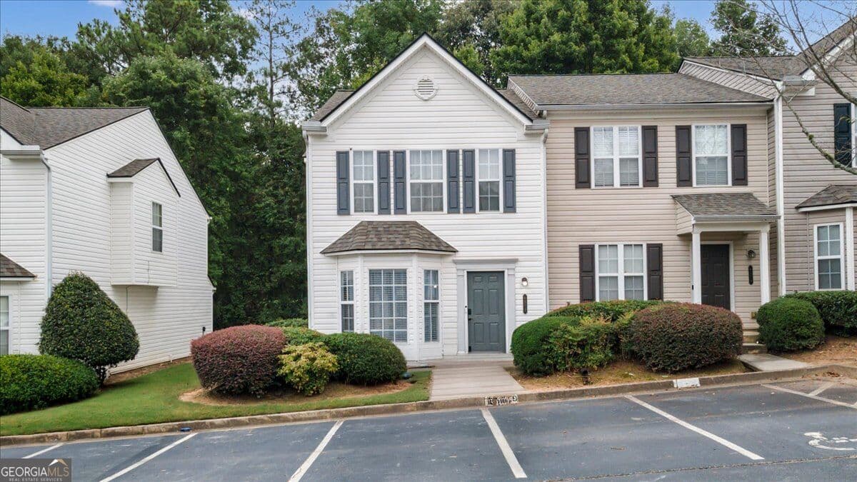 3 bedroom, 2.5 bathroom, 1,416 sq ft condominium for sale at 6577 Arbor Gate Drive 10, Mableton, GA 30126 — photo 2