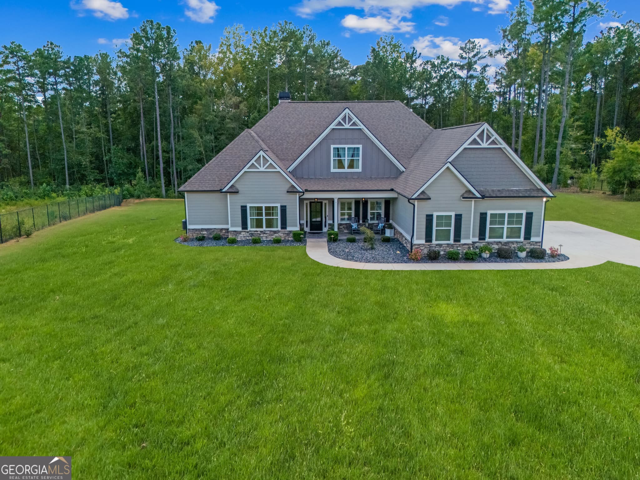 5 bedroom, 5.5 bathroom, 3,690 sq ft single family residence for sale at 82 Riverstone Drive, Senoia, GA 30276 — photo 2