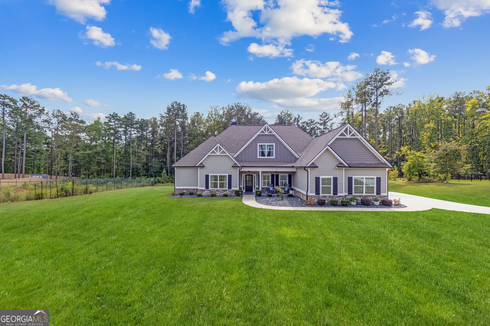 5 bedroom, 5.5 bathroom, 3,690 sq ft single family residence for sale at 82 Riverstone Drive, Senoia, GA 30276 — photo 1 of 50