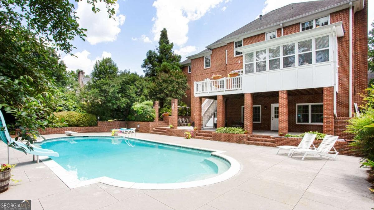 5 bedroom, 4.5 bathroom, 6,778 sq ft single family residence for sale at 2651 Brentford Lane, Snellville, GA 30078 — photo 2
