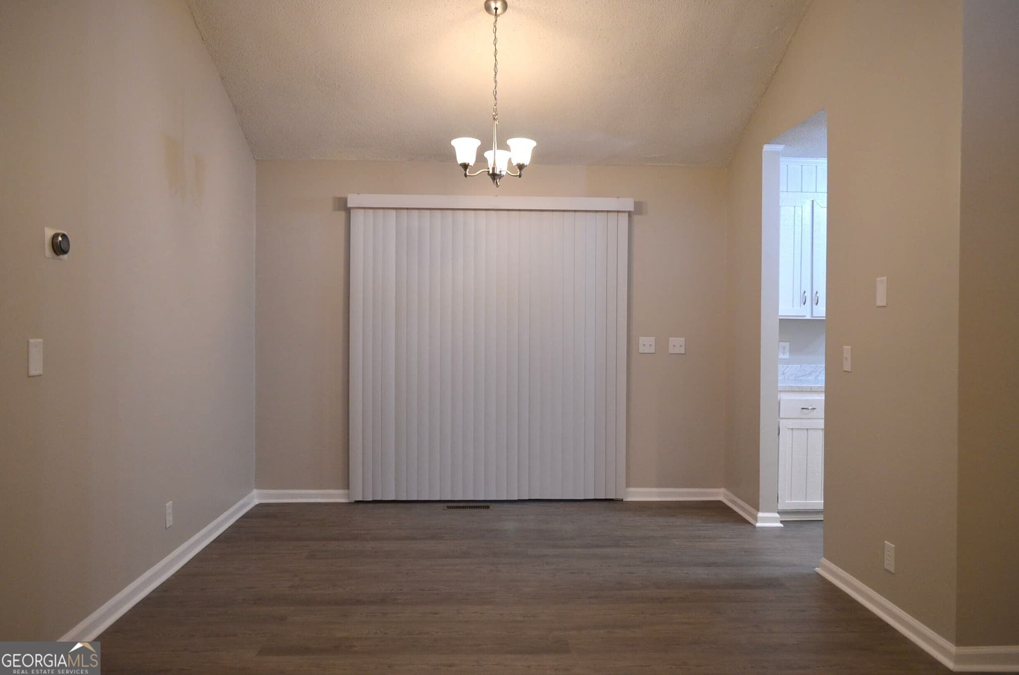 3 bedroom, 2 bathroom, 1,222 sq ft single family residence for sale at 1136 S Confederate Drive, Macon, GA 31220 — photo 6