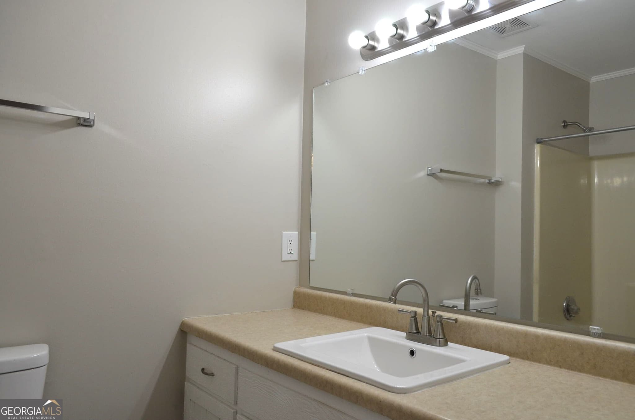 3 bedroom, 2 bathroom, 1,222 sq ft single family residence for sale at 1136 S Confederate Drive, Macon, GA 31220 — photo 9