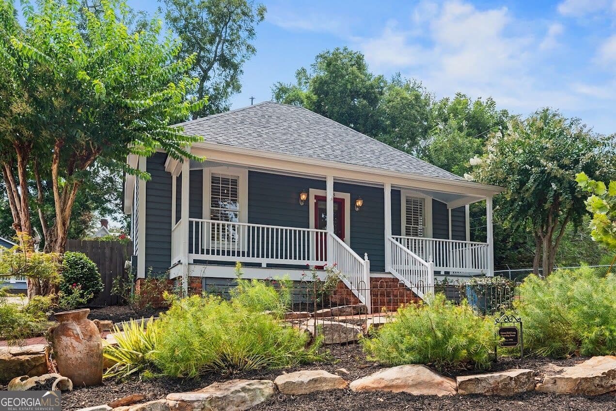 3 bedroom, 3 bathroom, 2,030 sq ft single family residence for sale at 238 E Jefferson Street, Madison, GA 30650