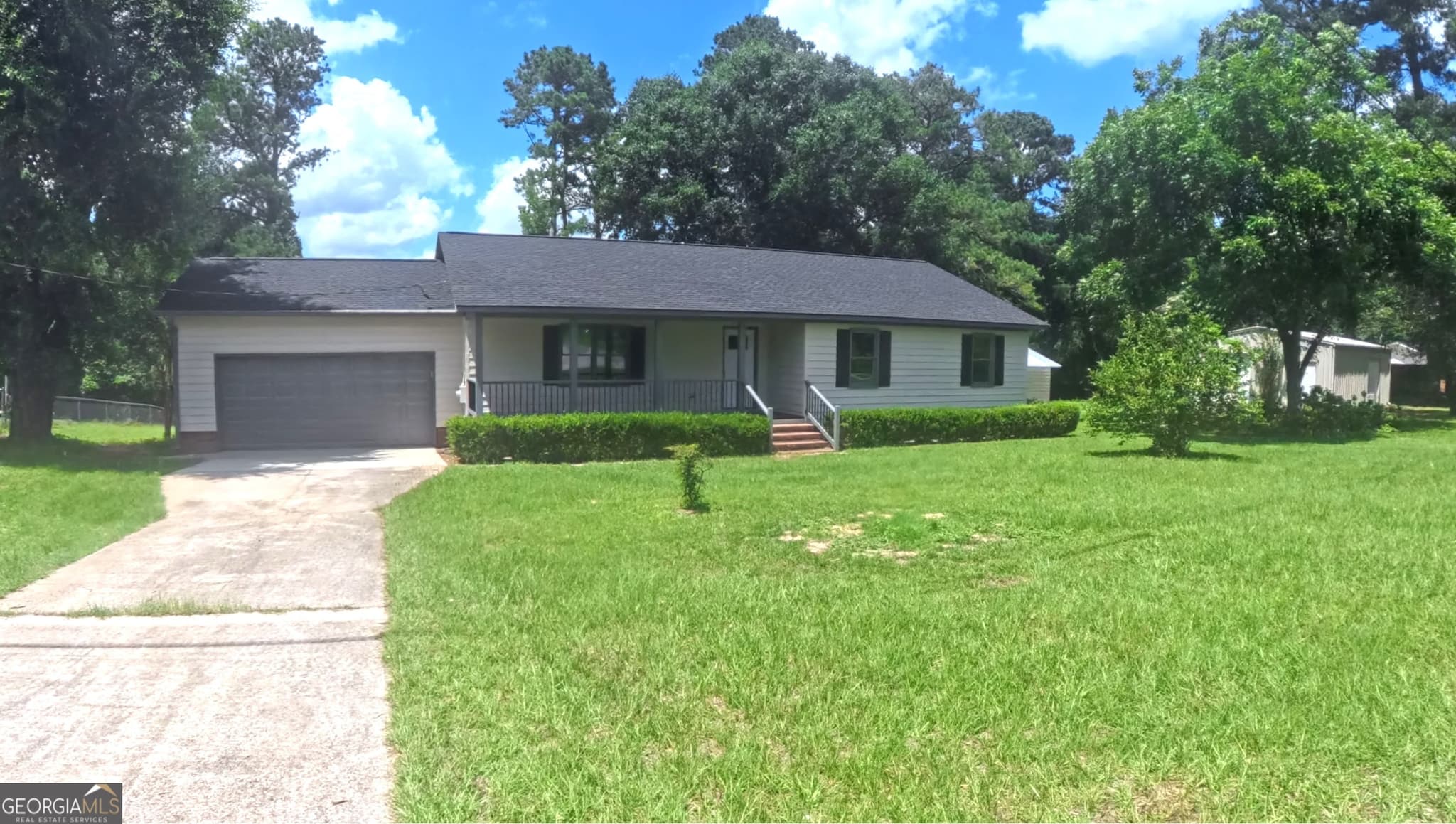 3 bedroom, 2 bathroom, 1,450 sq ft cabin,single family residence under contract at 1163 Fairlane Drive, Louisville, GA 30434 — photo 2