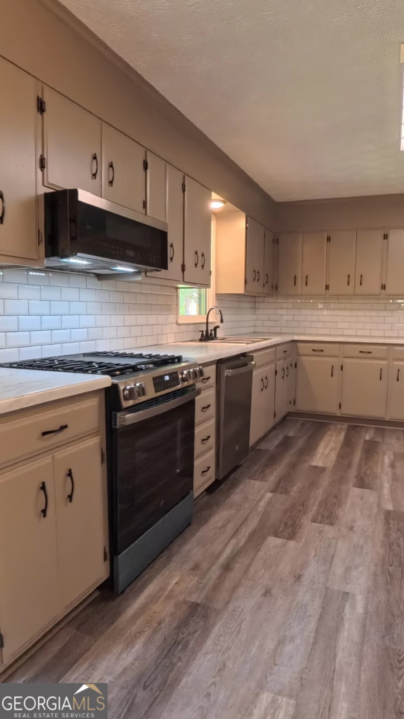 3 bedroom, 2 bathroom, 1,450 sq ft cabin,single family residence under contract at 1163 Fairlane Drive, Louisville, GA 30434 — photo 9