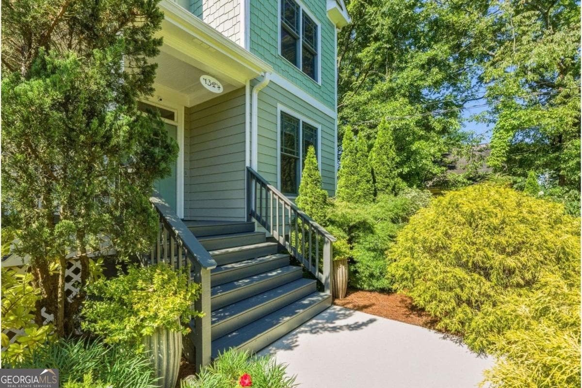 4 bedroom, 3 bathroom, 2,132 sq ft single family residence for sale at 1324 Cambridge Avenue, Atlanta, GA 30344 — photo 2
