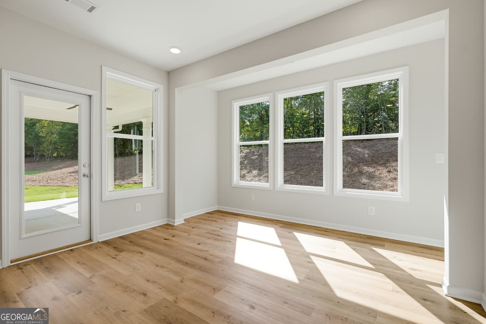 4 bedroom, 3.5 bathroom, 2,641 sq ft single family residence for sale at 618 Sweetgrass Drive, Demorest, GA 30535 — photo 6