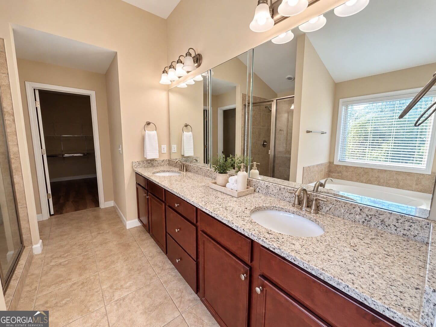 5 bedroom, 3.5 bathroom, 3,812 sq ft single family residence for rent at 820 Stonekirk Court, Alpharetta, GA 30004 for $4,300 a month — photo 9