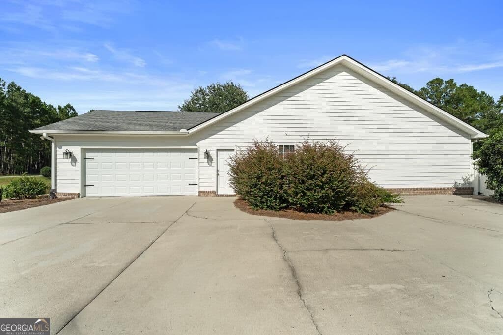 3 bedroom, 2.5 bathroom, 2,633 sq ft single family residence for sale at 221 Zittrouer Road, Guyton, GA 31312 — photo 8