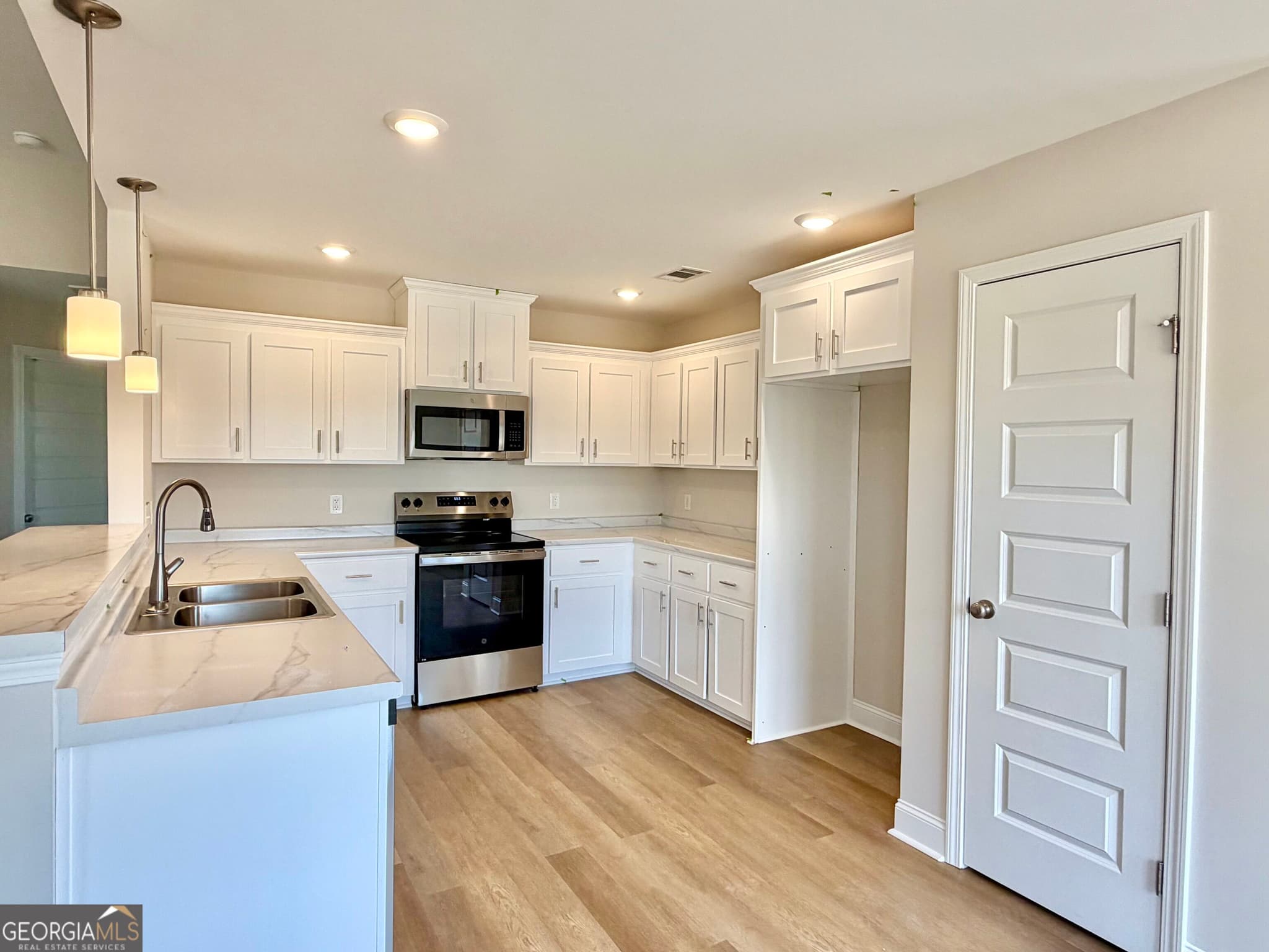 3 bedroom, 2 bathroom, 1,430 sq ft single family residence under contract at 668 Belfast Loop LOT 186, Ellabell, GA 31308 — photo 8