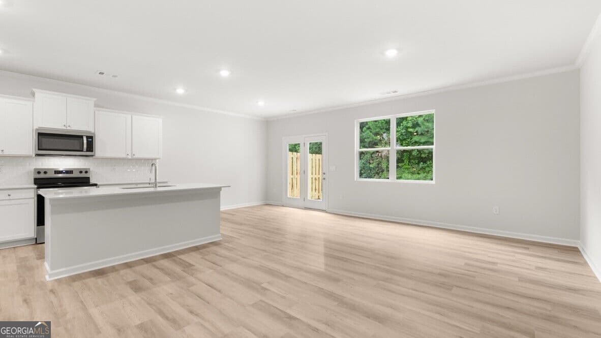 3 bedroom, 2.5 bathroom, 1,857 sq ft townhouse for sale at 6525 Parsons Street, Flowery Branch, GA 30542 — photo 9