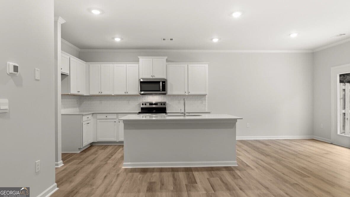 3 bedroom, 2.5 bathroom, 1,857 sq ft townhouse for sale at 6525 Parsons Street, Flowery Branch, GA 30542 — photo 4