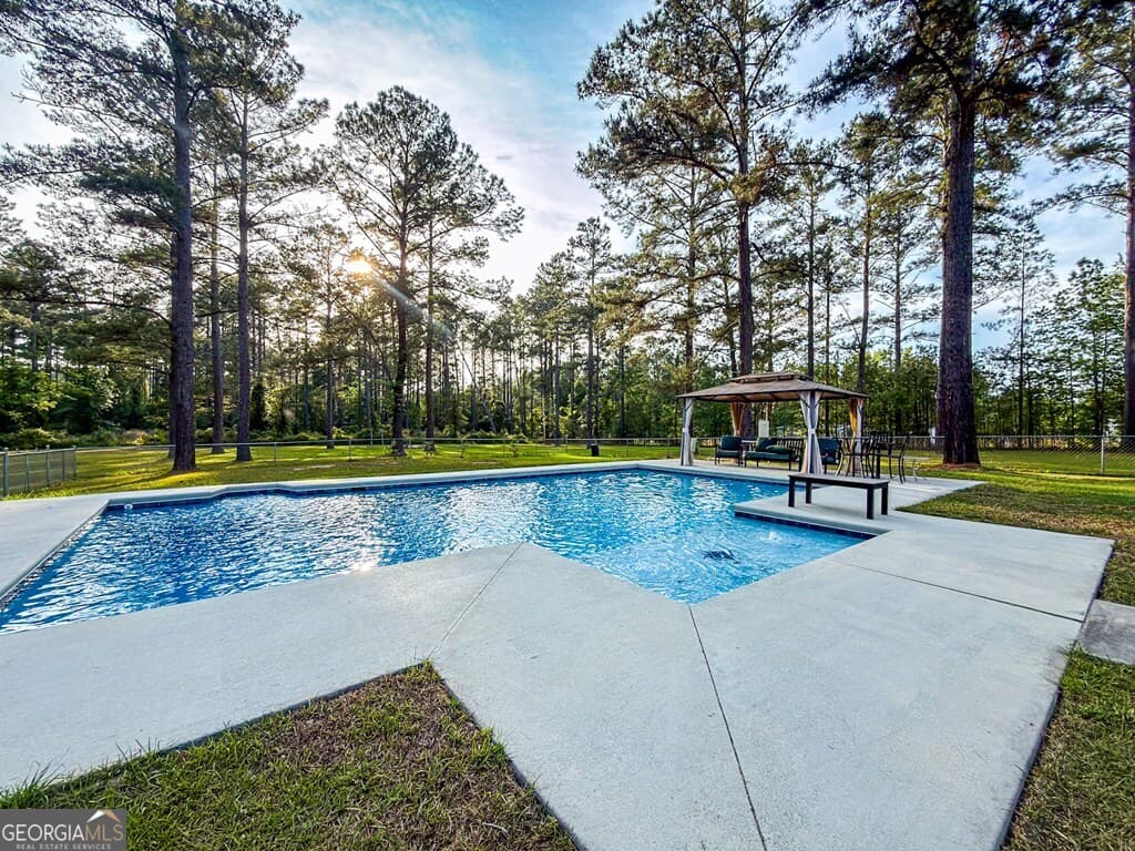 3 bedroom, 2.5 bathroom, 2,504 sq ft single family residence for sale at 353 Alapaha River Drive, Alapaha, GA 31622 — photo 2